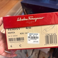 フェラガモ　サンダルの画像