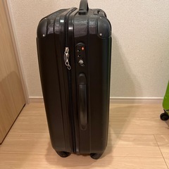 キャリーケース　黒の画像