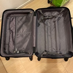 キャリーケース　黒の画像