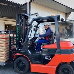 【賞与最大3回あり♪月給28万円〜】ムズカシイ作業なしのリフト作業◎社会人デビューOK！入社後に資格取得可能！弊社独自の福利厚生あり◎お米の社員割引や誕生日にお米10kgプレゼント★の画像