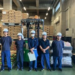 【賞与最大3回あり♪月給28万円〜】ムズカシイ作業なしのリフト作業◎社会人デビューOK！入社後に資格取得可能！弊社独自の福利厚生あり◎お米の社員割引や誕生日にお米10kgプレゼント★の画像
