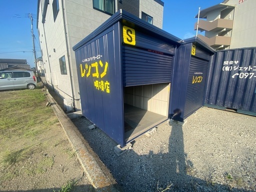 物置　倉庫　ガレージ　シャッター付き