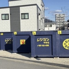 物置　倉庫　ガレージ　シャッター付きの画像