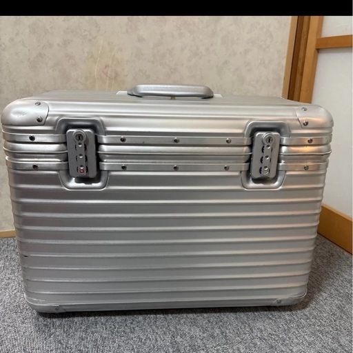 リモア　パイロットスーツケース