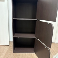 カラーボックス　3段　ニトリ　扉ありの画像