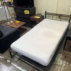 シングルベッド　木目調の画像