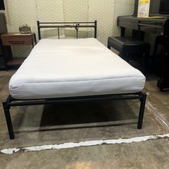 シングルベッド　木目調の画像