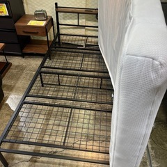 シングルベッド　木目調の画像