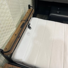 シングルベッド　木目調の画像