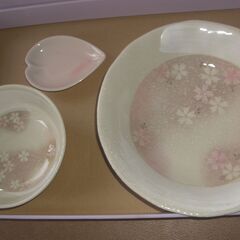 美濃焼　大皿２枚　小鉢５枚　小皿５枚のセットの画像