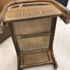 【ジャングルジャングル岩出店】【B166】藤製椅子  幅48cm×奥行30cm×高さ28cm 中古 家具 和歌山 岩出市 紀の川市 海南市の画像