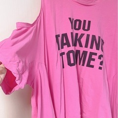 ピンクTシャツの画像