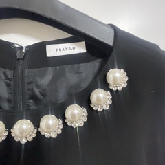 FRAY I.Dのビジュー付きワンピースです☺️の画像