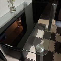ガラス製ダイニングテーブルの画像