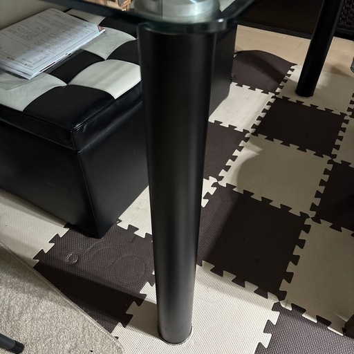 ガラス製ダイニングテーブル