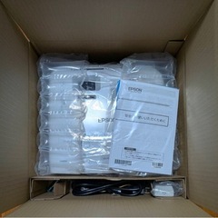 【ほぼ新品状態】稼働時間約2時間程度【美良品】 EPSON プロジェクター EB-FH52の画像