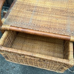 籐製品の三段ボックスの画像