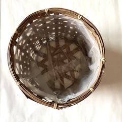 【美品】フラワーアレンジメント　カゴ　花器　ビニール付き　ゴミ箱　雑貨入れ　籠　ダークブラウン　焦茶　軽量　大の画像