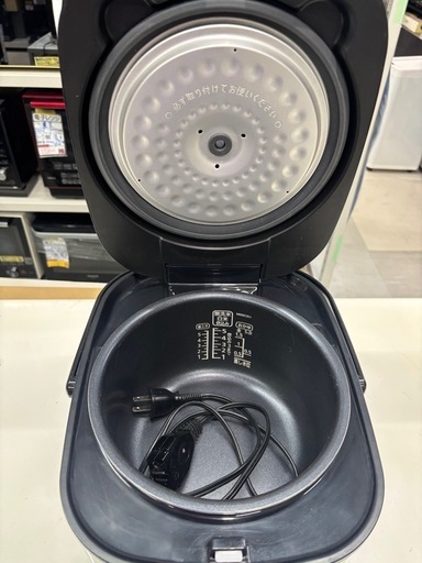 【アイリスオーヤマ炊飯器】【5.5合炊き】※使用感強め★2021年製★クリーニング済み/6ヶ月保証付き【管理番号10710】野