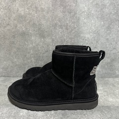 ⭐️美品⭐️UGG アグ ムートンブーツ 黒 22㌢ スワロフスキーの画像