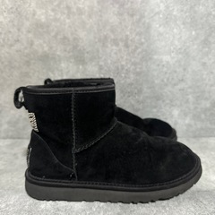 ⭐️美品⭐️UGG アグ ムートンブーツ 黒 22㌢ スワロフスキーの画像