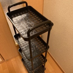 4段キャスター付ワゴンの画像