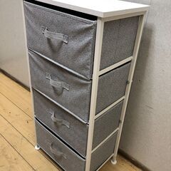 美品 布製チェスト 4段収納 ラック スリム 収納ボックス スチールフレーム グレー ホワイト 組立式 衣類収納 小物整理 北欧風　【糸島市内 送料無料】251007-7の画像