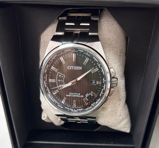 CITIZEN Eco-Drive 電波時計　文字盤色はブラウン