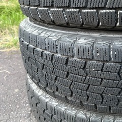 Goodyear 195/65R15 スタッドレスタイヤ　の画像