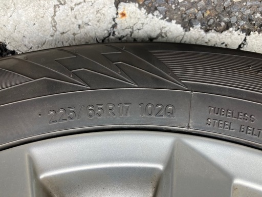 225/65R17 スタッドレスタイヤ　2023年製