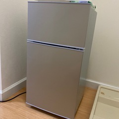 シルバー　小型冷蔵庫の画像