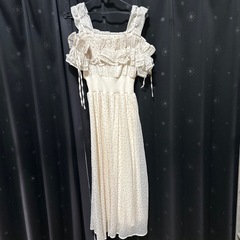 【限定値下げ中】ドットオフショルフリルリボンワンピース mb1602の画像