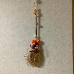 ハロウイン　ほうき　リース　ススキ　飾り　玄関飾り 季節飾りの画像
