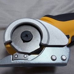 【未使用品】電動カッター 段ボール アルミ 鉄板 充電式の画像