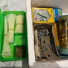 工具　ノコギリ　ビス　釘　手袋　その他　まとめ売りの画像