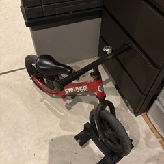 スタンド付き　ストライダーの画像