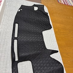 ヤリスクロスダッシュマットHUDあり美品の画像