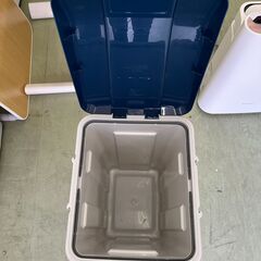 【リサイクルショップ ピカソ 小松原】🗑️✨分別できる！フタ付きゴミ箱 45L（ネイビー×ホワイト）✨🗑️★2605★の画像