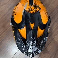 オフロードバイク用ヘルメットの画像