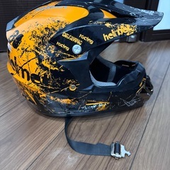 オフロードバイク用ヘルメットの画像