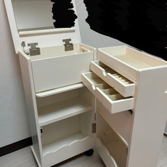 メイク、ジュエリー入れ　ドレッサー　チェスト　引き出しの画像