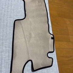 ヤリスクロスダッシュボードマット美品の画像