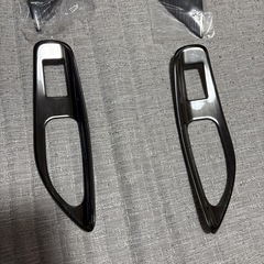 ヤリスクロススイッチパネル美品の画像