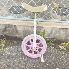 キックボードと一輪車の画像