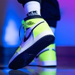 Nike Air Jordan 1 High OG "Volt/Visionaire"
の画像