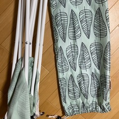 折りたためるアウトドアテーブルの画像