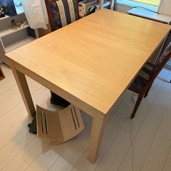 テーブル、IKEAの画像