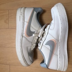  NIKE AIR FORCE 1 24cm の画像