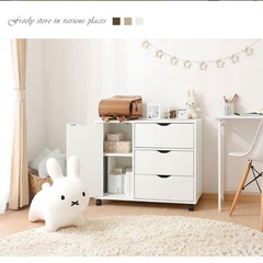 ⭐️新品　キャビネット　ホワイト　完成品の画像