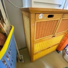 木のタンスの画像